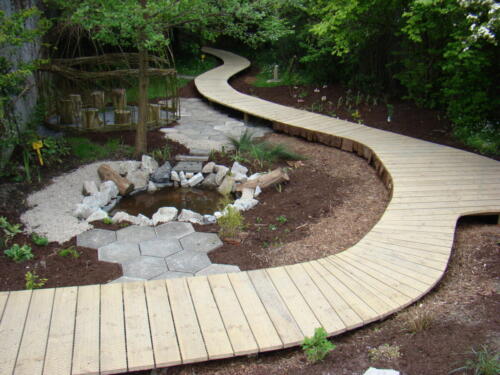 RETNS 09 Forest pathway, willow hut, pond After